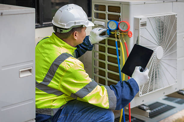 Professional Hvac technician working in Wedgefield, FL